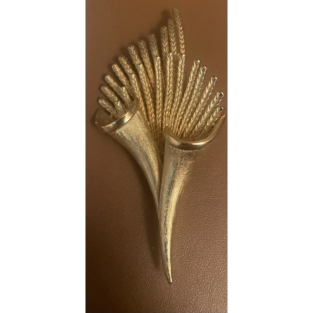 Signed Coro Wheat Brooch Gold Rare Find Good Condition